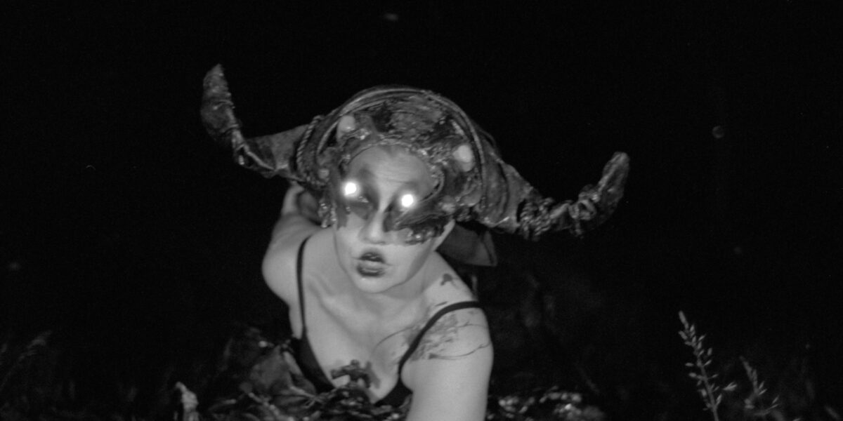 Bild der Dämonin aus dem Film MARGARETHE von Martin Willibald Meisl, dargestellt von Julia Petschinka