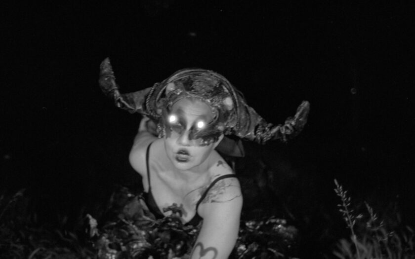 Bild der Dämonin aus dem Film MARGARETHE von Martin Willibald Meisl, dargestellt von Julia Petschinka
